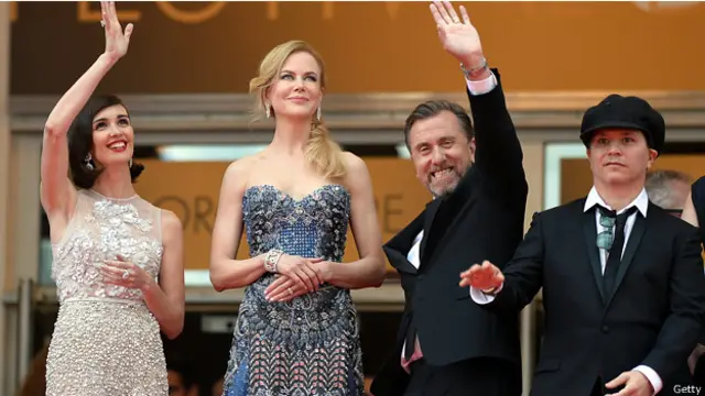 (من اليمين) المخرج اوليفييه دهان والممثل تيم روث ونيكول كيدمان والممثلة باز فيغا لدى حضورهم عرض الفيلم