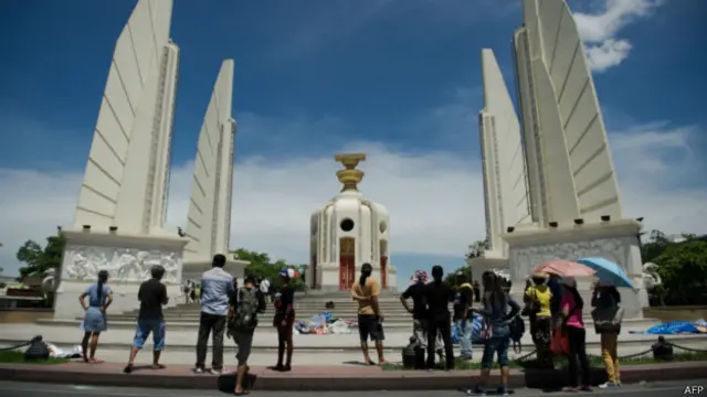 曼谷民主纪念碑附近的反政府营地周四上午曾发生爆炸并有交火(15/05/2014)