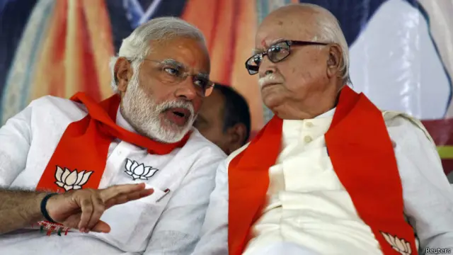 नरेंद्र मोदी, लालकृष्ण आडवाणी