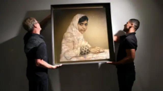 دغه انځور ته د ( ګرل رېډینګ ) نوم ورکړل شوی.