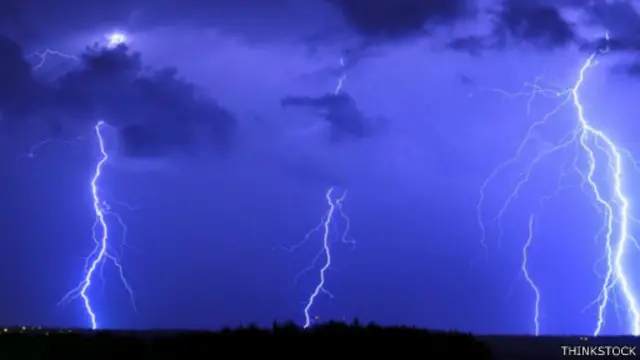 هناك نحو 24 ألف شخص يتعرضون لصواعق البرق سنويا 