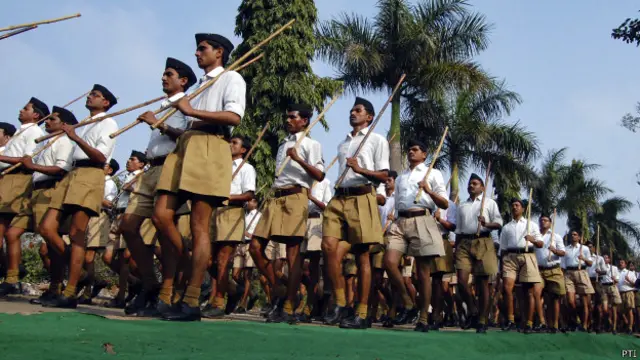 آر ایس ایس، بی جے پی اور اس کی محاذی تنظمیمیں حالیہ دنوں کئی ریاستوں میں ہندوئیت کے اپنے ایجنڈے پر کھل کر سامنے آ گئی ہیں