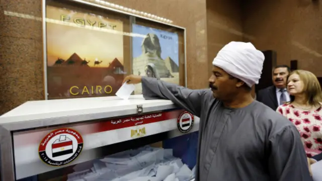 توجد 141 لجنة فرعية في الخارج تستقبل المقيمين المسجلين في قوائم الناخبين في مصر.