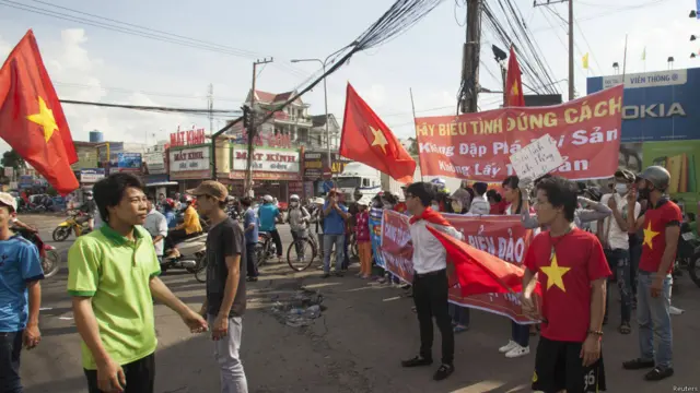 Sau khi thông tin về vụ tấn công hàng loạt nhà xưởng của nước ngoài được đưa ra, đã có nhiều lời kêu gọi biểu tình ôn hòa. Bộ Ngoại giao Trung Quốc đã lên tiếng yêu cầu Việt Nam có biện pháp xử lý, trừng phạt và đền bù thiệt hại cho vụ việc.