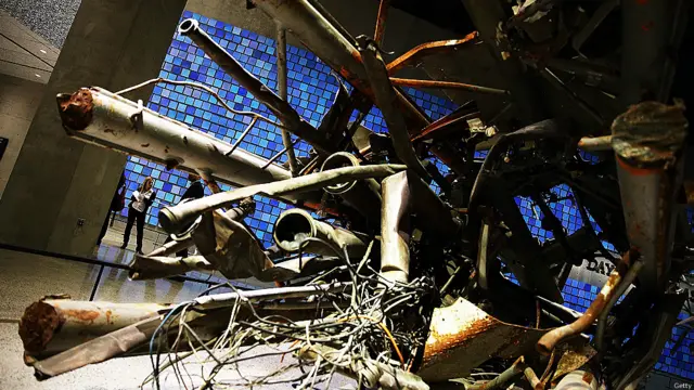 Parte de una antena de radio y televisión de la Torre Norte