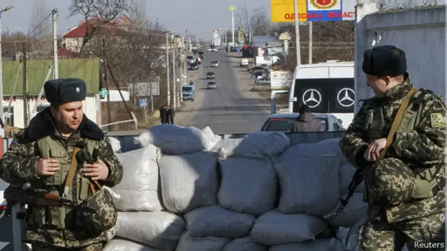Украинские пограничники на КПП