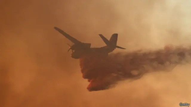 دو فروند هواپیما و بیست و دو هلیکوپتر در کار فرونشاندن آتشند