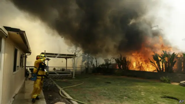 آتش سوزی از سن دیه‌گو به سمت شمال در حرکت است