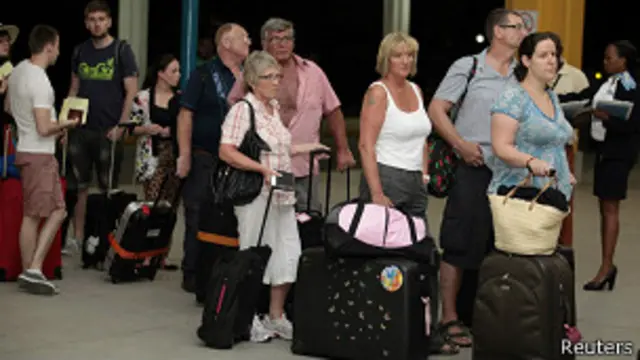 Turistas británicos abandonan Kenia