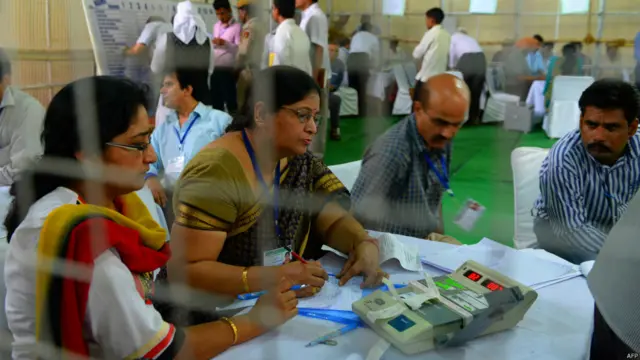 بھارت کے الیکشن کمیشن کے مطابق اس بار سب سے زیادہ 66.38 فیصد ووٹنگ ہوئی۔ ووٹوں کی گنتی کا عمل یہاں دیکھا جا سکتا ہے۔