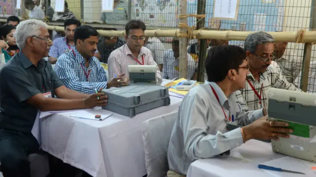 الیکشن کمیشن کے مطابق اس بار کل 55.1 کروڑ ووٹروں نے ووٹ ڈالا جو 2009 کے مقابلے 32 فیصد زیادہ ہے۔