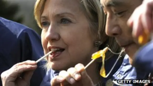 谁在品尝棒棒糖？