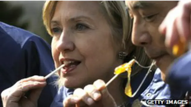 谁在品尝棒棒糖?