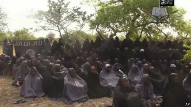 أثارت أزمة الفتيات المختطفات انتقادات لطريقة تعامل الحكومة النيجيرية مع التهديد الأمني لبوكو حرام