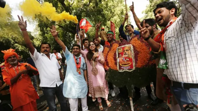 په دغو ټاکنو کې د واکمن کانګرس ټلوالې او د اپوزېسيون مهم ګوند بي جي پي او د هغه د سياليو ګوندونو ترمنځ سخته سيالي ده.