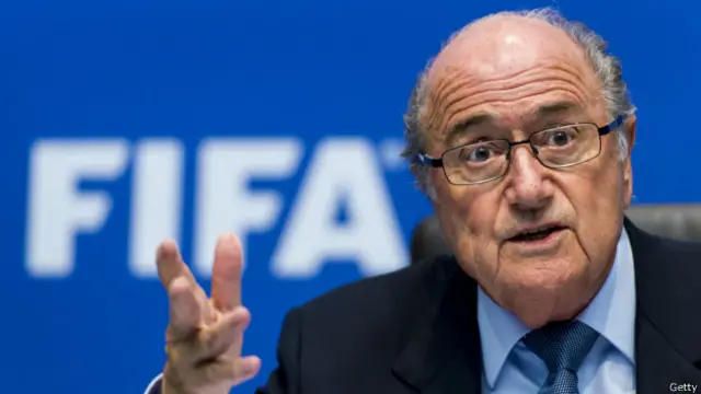 آقای بلاتر می‌گوید آلمان و فرانسه با فشارهای سیاسی به میزبانی قطر کمک کرده‌اند