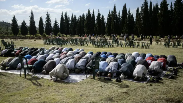 Enerji ve Tabii Kaynaklar Bakanı Taner Yıldız sabah saatlerinde yaptığı açıklamada da 217 cenazenin ailelere teslim edildiğini söyledi.