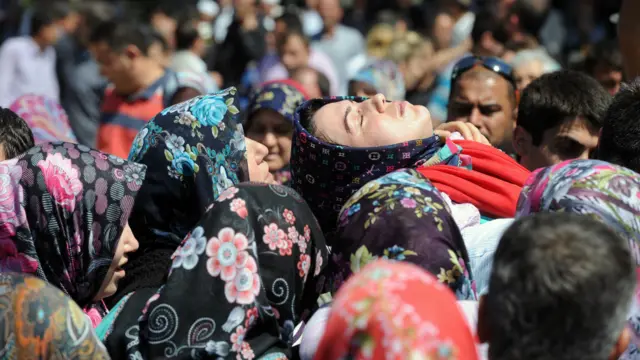 Hayatını kaybeden madencilerden kimlik tespiti yapılanlar ailelerine teslim edildi.