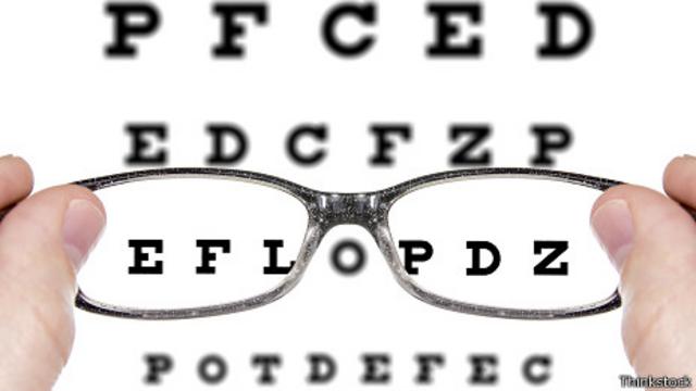Realmente usar gafas debilita la vista? - BBC News Mundo