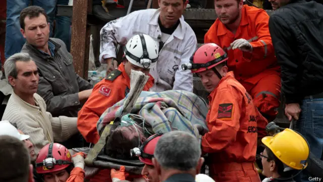 Спасатели в Соме, Турция