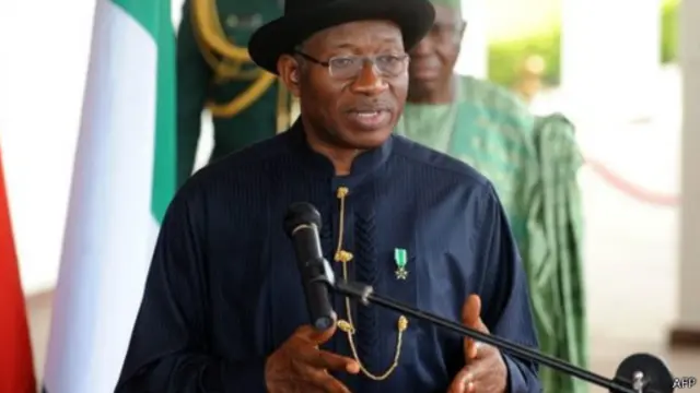 أرسلت حكومة الرئيس غودلاك جوناثان رسائل متضاربة بشأن التعامل مع أزمة اختطاف الفتيات