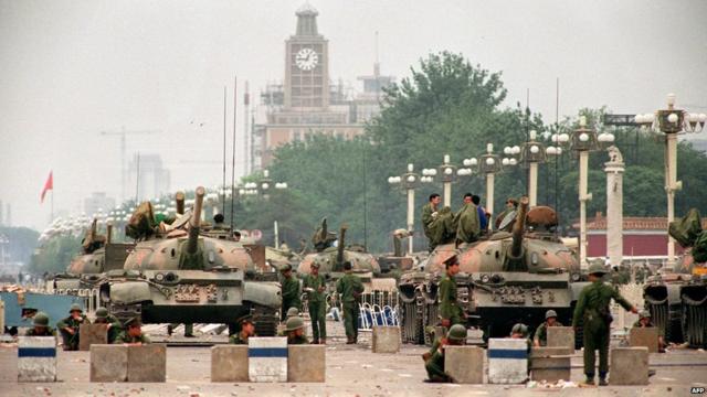 长安街上的中国人民解放军坦克