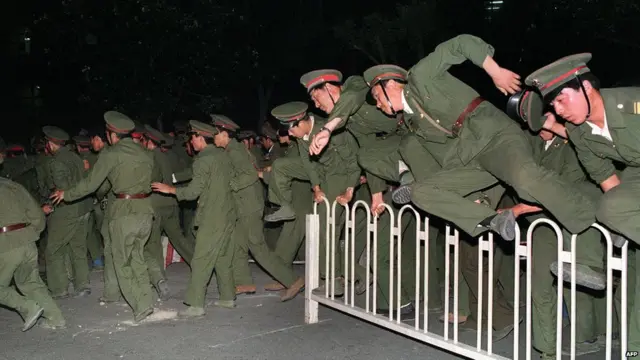 军人