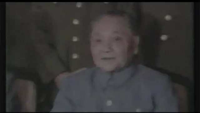 邓小平出席军队庆功会