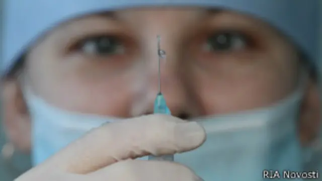 Медсестра со шприцом