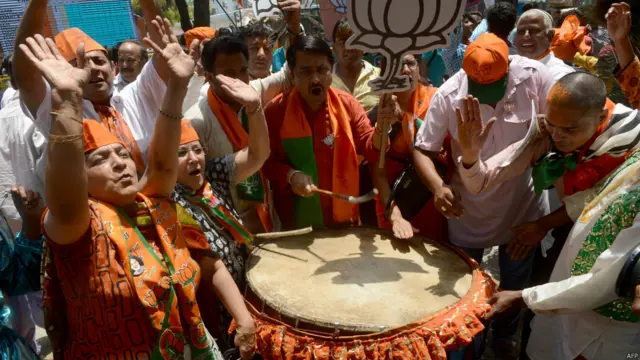 بی جے پی کے کارکن کئی دنوں سے انتخابات میں کامیابی کی امید میں جشن کی تیاریاں کر رہے تھے۔
