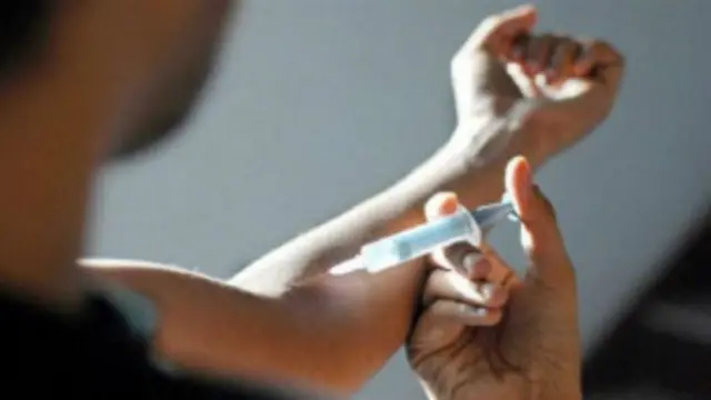 یوازې تېر کال په ایران کې نژدې ۳۰۰۰ کسان د نشه يي توکو د کارولو له کبله مړه شوي، چې ۲۳۰ پکې ښځې وې.