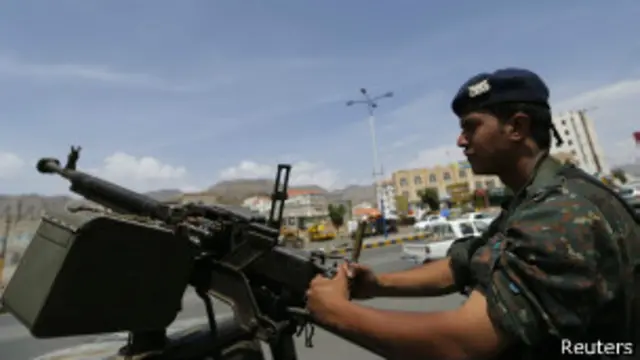 الداخلية اليمنية أعلنت إحباط مخطط "إرهابي" استهدف سفارات غربية خلال الأيام الماضية.