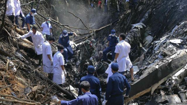 Разбившийся самолет в Лаосе