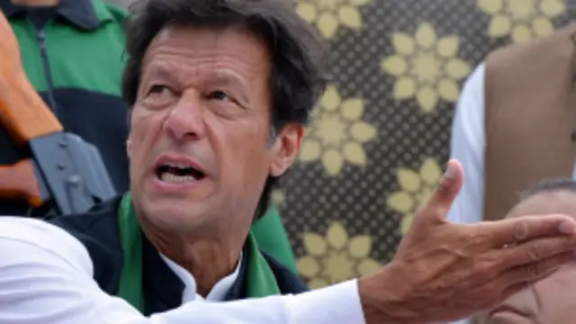 اکستان تحریک انصاف کے سربراہ عمران خان نے وزیرِاعظم نواز شریف سے مستعفی ہونے اور ملک میں دوبارہ انتخابات کروانے کا مطالبہ کرتے ہوئے کہا ہے کہ بات چیت کا وقت اب ختم ہو چکا ہے