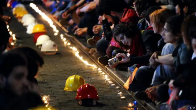 در روزهای گذشته مراسم مختلفی برای یادبود قربانیان برگزار شده است