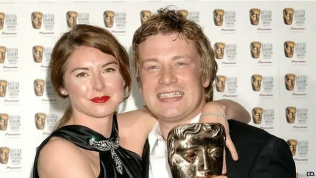 یہ دونوں میاں بیوی ٹی کے علاوہ کئی طرح کی تجارت میں شامل ہیں