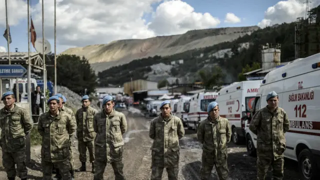 Madenin girişinde askerler / Fotoğraf: Bülent Kılıç - AFP