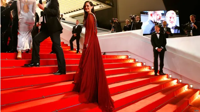 ابھی تک صرف ایک خاتون ’پام ڈی اور‘ ایوارڈ جیت پائی ہیں جن کا تعلق نیوزی لینڈ سے تھا۔ انھوں نے یہ ایوارڈ 1993 میں جیتا۔ 