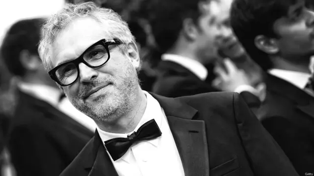  فیسٹیول کا سب سے بڑا ایوارڈ ’پام ڈی اور‘ ہے۔ 24 قیراط سونے سے بنا یہ ایوارڈ سال کی بہترین فلم کو دیا جاتا ہے۔ 