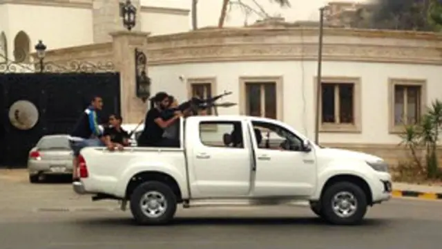 လစ်ဗျားပါလီမန်ကို ဝင်တိုက်ခံရ