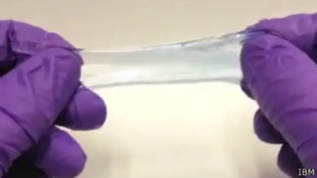 Novo plástico descoberto por acidente (IBM)