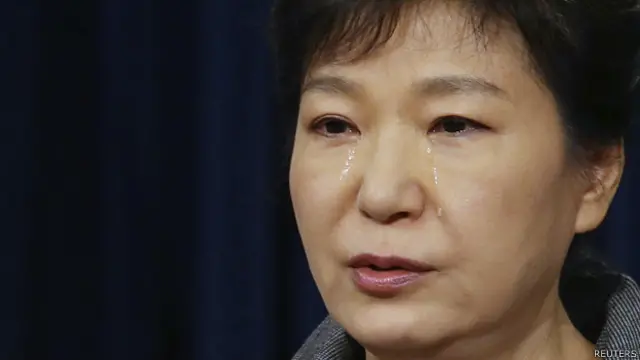 韩国总统朴槿惠在电视讲话中落泪（19/5/2014）