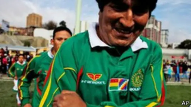 لعب موراليس العديد من المباريات الاستعراضية. 