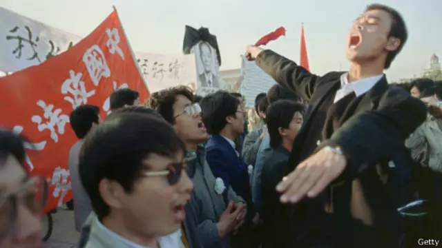 面对4.26社论定性，抗议学生决定“用更多的牺牲，更强烈的方式表达”。