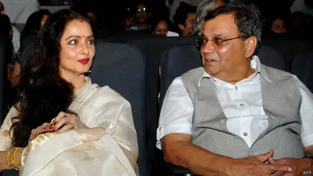 سبھاش گھئی کے ایکٹنگ سکول میں ریکھا طلبہ سے مخاطب تھیں تاہم انھوں نے اب تک سبھاش گھئی کی کسی بھی فلم میں کام نہیں کیا ہے