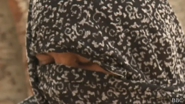 فاطمہ کو اطلاع ملی ہے کہ بگرام سے ان کے میاں اور نو دوسرے قیدیوں کو رہا کر دیا گیا ہے لیکن وہ ہیں کہاں انھیں کچھ معلوم نہیں