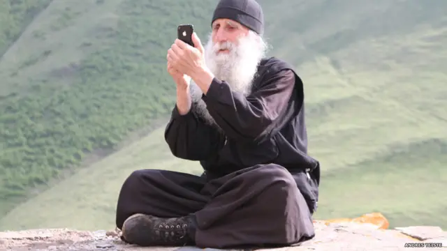 Горец с телефоном