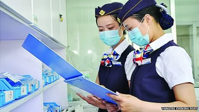 चीन की एयर होस्टेस