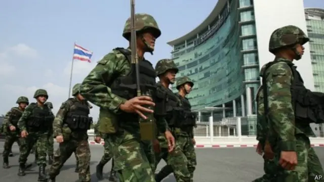 فوج نے اہم تنصیابات پر قبضہ کر لیا ہے