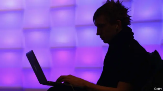 مُنيت شركات أمريكية بخسائر فادحة نتيجة لسرقة المعلومات وفقًا لمصادر حكومية.